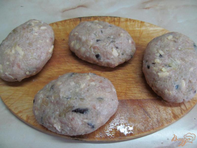 Фото приготовление рецепта: Котлеты с баклажаном и сыром шаг №4