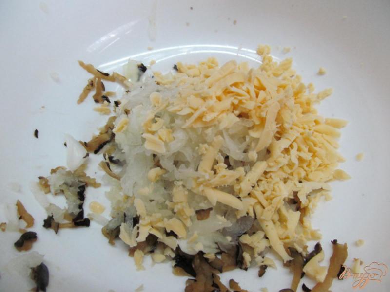 Фото приготовление рецепта: Котлеты с баклажаном и сыром шаг №2