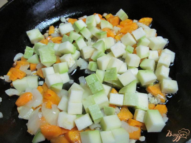 Фото приготовление рецепта: Кабачковый суп с фрикадельками шаг №4