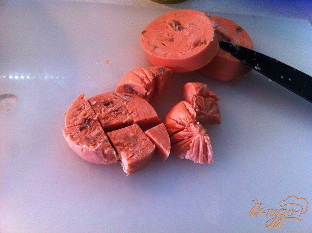 Фото приготовление рецепта: Салат овощной с лососем и апельсином шаг №8