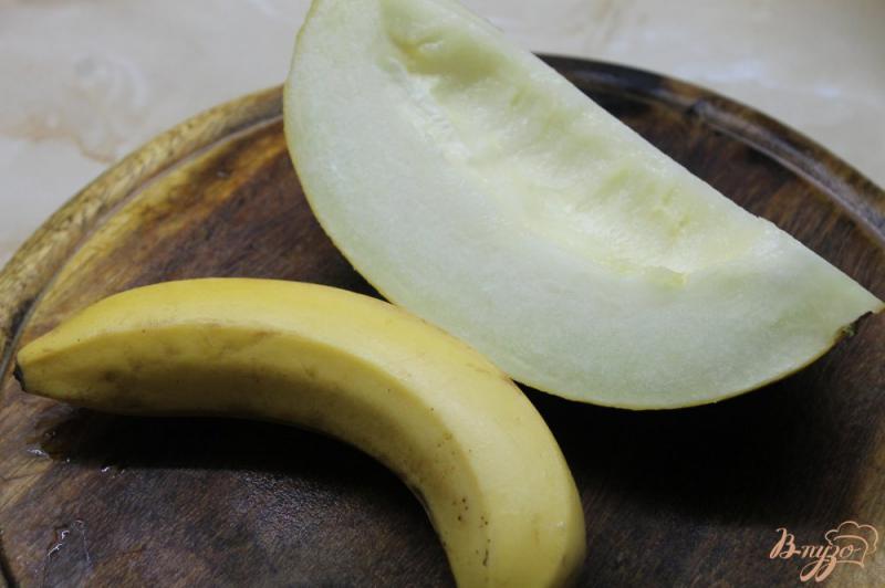 Фото приготовление рецепта: Пюре из дыни с бананом в коктейли или десерты шаг №1