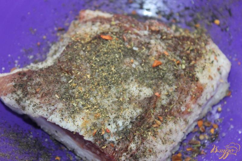 Фото приготовление рецепта: Сало из прорезью мяса маринованное в пряных травах и чесноке шаг №4