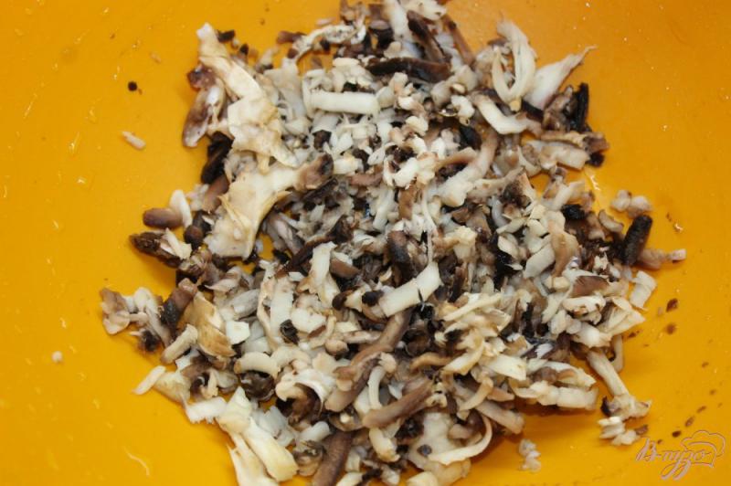 Фото приготовление рецепта: Кабачковые оладьи из свиным фаршем и грибами шаг №1
