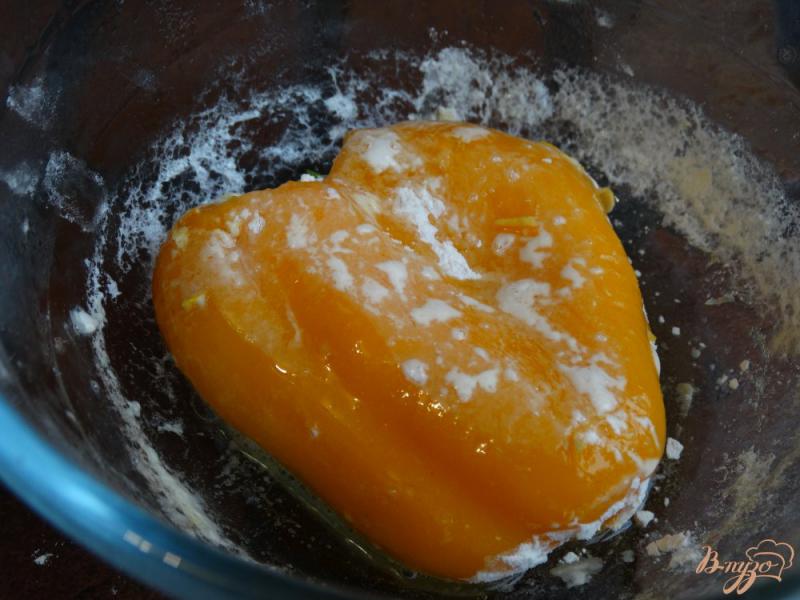 Фото приготовление рецепта: Болгарский перец жареный с творожной начинкой шаг №6