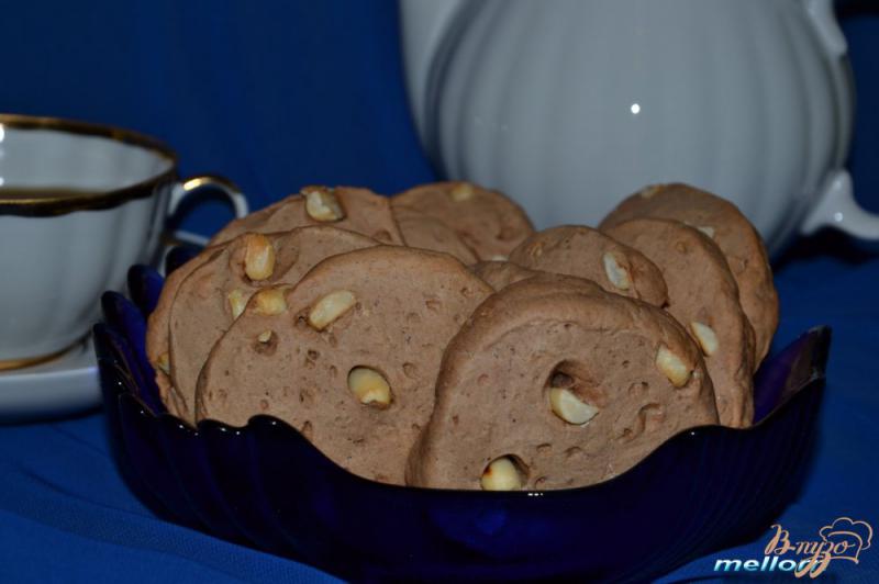 Фото приготовление рецепта: Бананово-шоколадное печенье с арахисом шаг №6