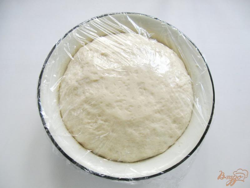 Фото приготовление рецепта: Жареные пирожки с картофелем и луком шаг №2