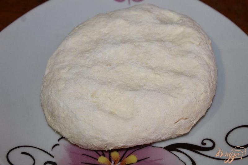 Фото приготовление рецепта: Сырный пирог с луком шаг №6