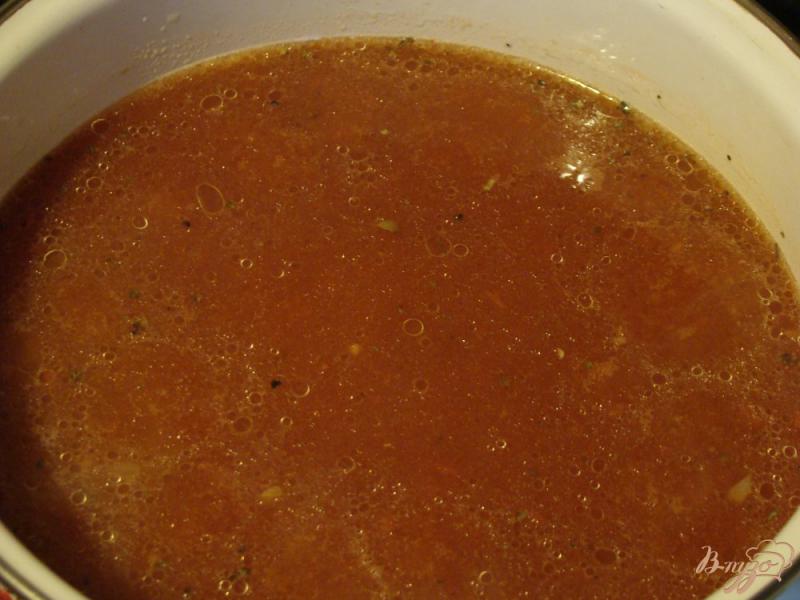 Фото приготовление рецепта: Томатный суп с курицей и фасолью шаг №6