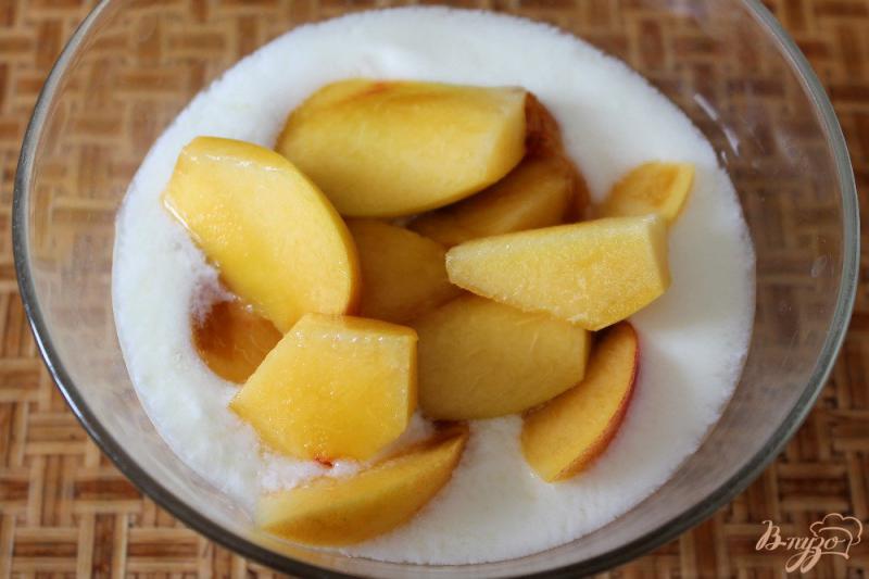 Фото приготовление рецепта: Персиковый коктейль с мятой шаг №2