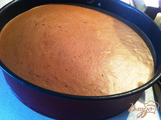 Фото приготовление рецепта: Торт три шоколадных мусса шаг №7