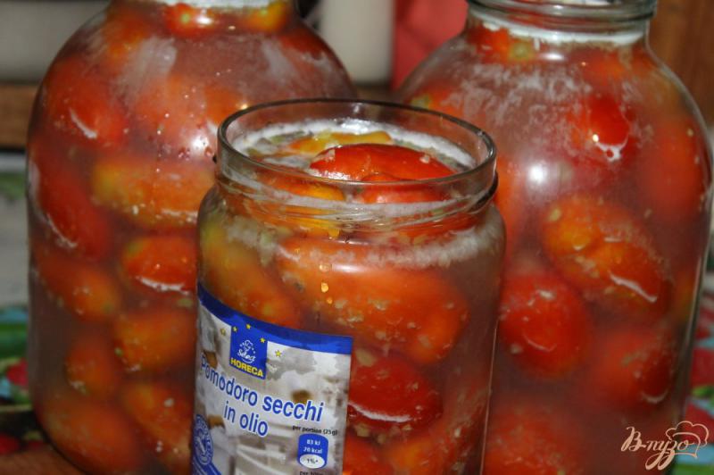 Фото приготовление рецепта: Малосольные пикантные помидоры шаг №9