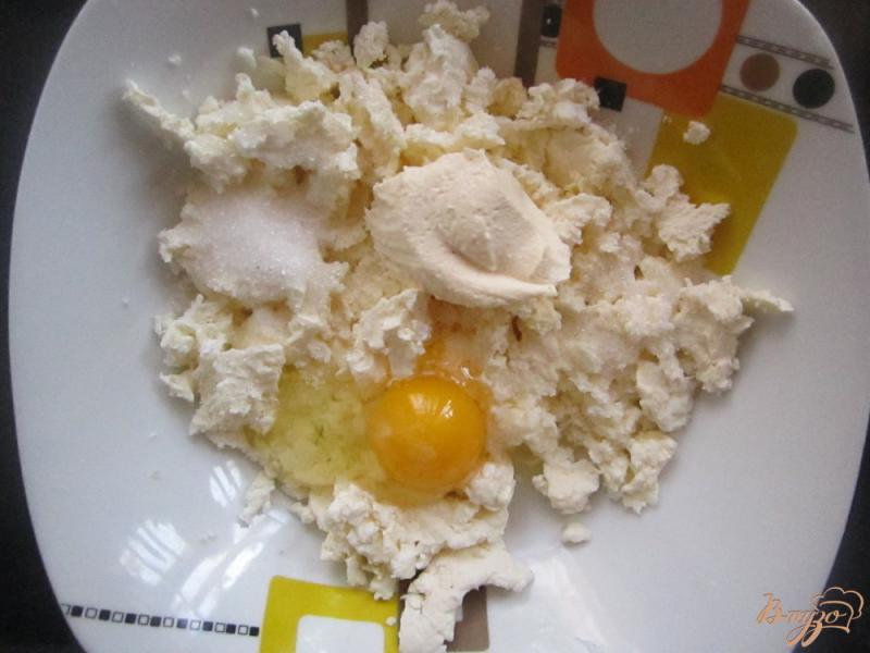 Фото приготовление рецепта: Творожный десерт в микроволновке с малиной шаг №1