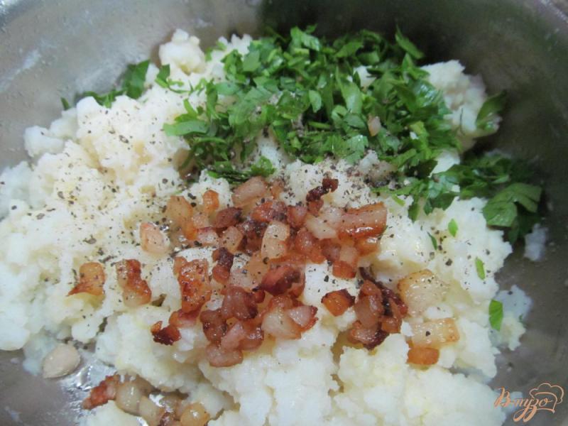Фото приготовление рецепта: Картофельные котлеты под овощным соусом шаг №2