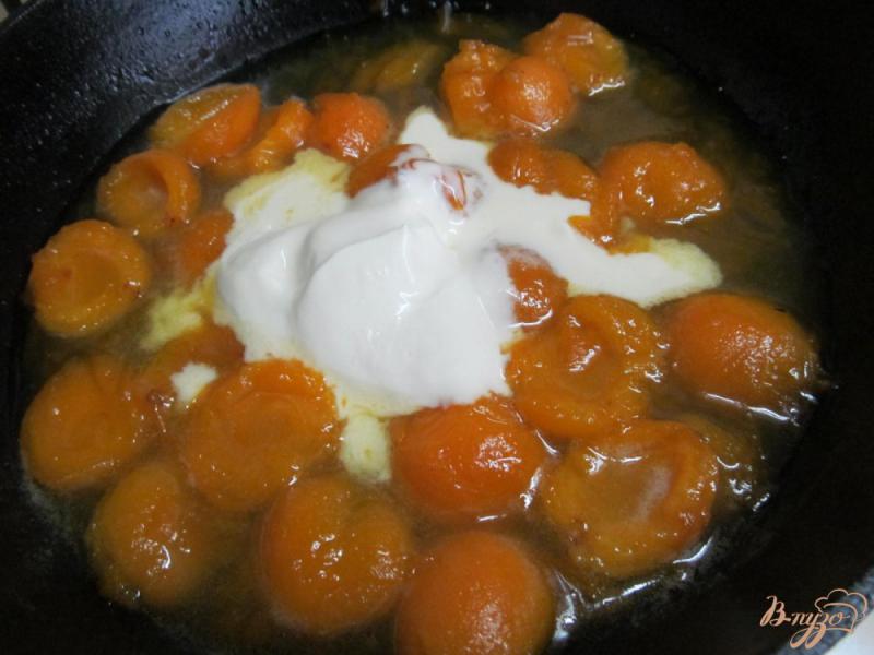 Фото приготовление рецепта: Блинчики под абрикосовой карамелью шаг №5