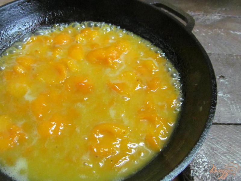 Фото приготовление рецепта: Блинчики под абрикосовой карамелью шаг №6