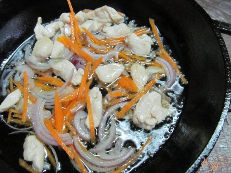 Фото приготовление рецепта: Овощной салат с курицей по-корейски шаг №4