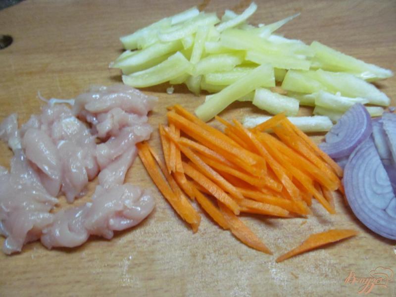 Фото приготовление рецепта: Овощной салат с курицей по-корейски шаг №3
