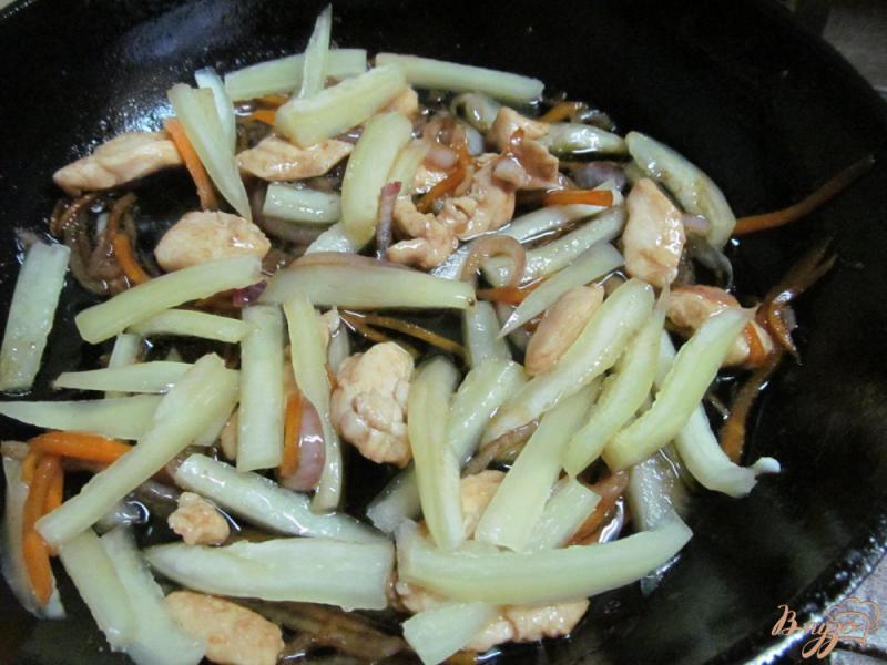 Фото приготовление рецепта: Овощной салат с курицей по-корейски шаг №6