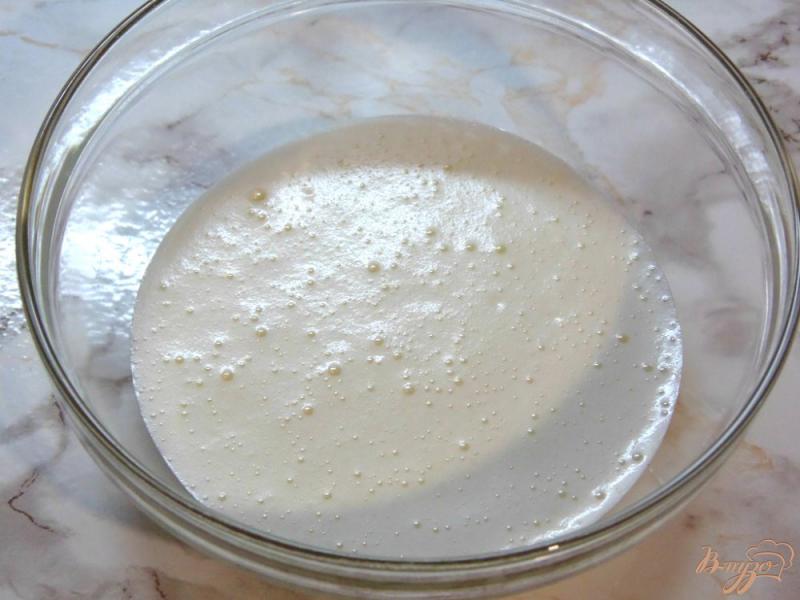 Фото приготовление рецепта: Кексы на молоке с манкой шаг №2