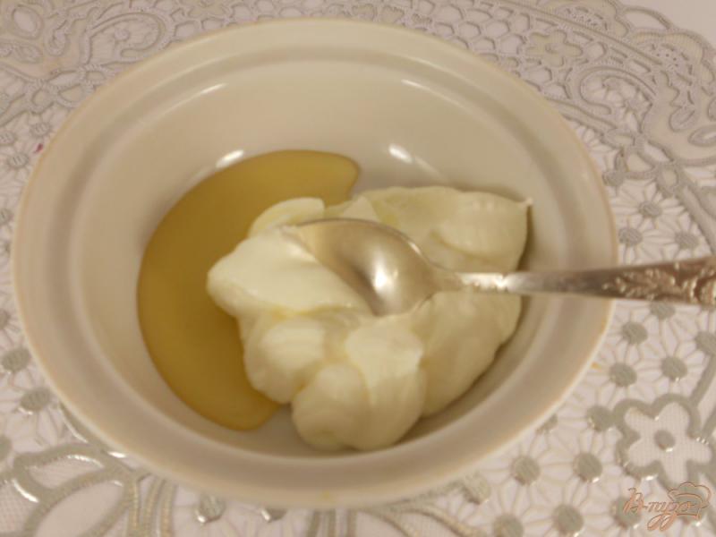 Фото приготовление рецепта: Закуска из чеснока в сметанно-медовом соусе шаг №2