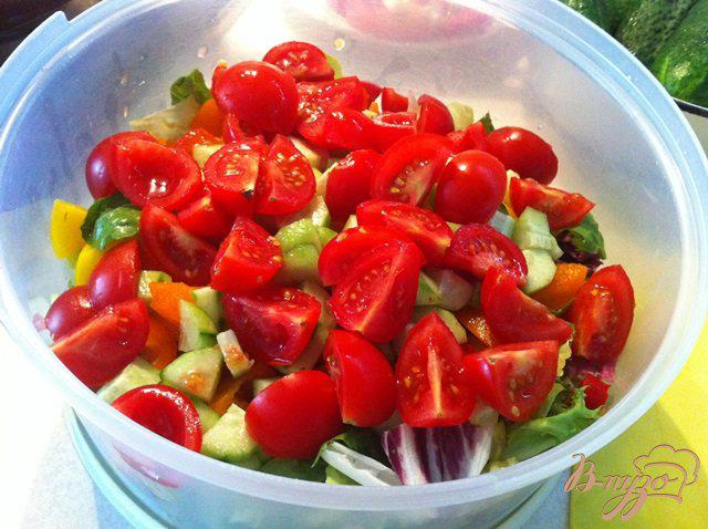 Фото приготовление рецепта: Овощной салат с брынзой шаг №4