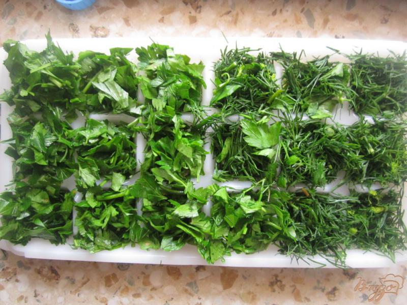 Фото приготовление рецепта: Замороженная зелень в масле и воде на зиму шаг №3