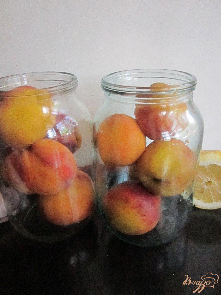 Фото приготовление рецепта: Компот из персиков на зиму шаг №2