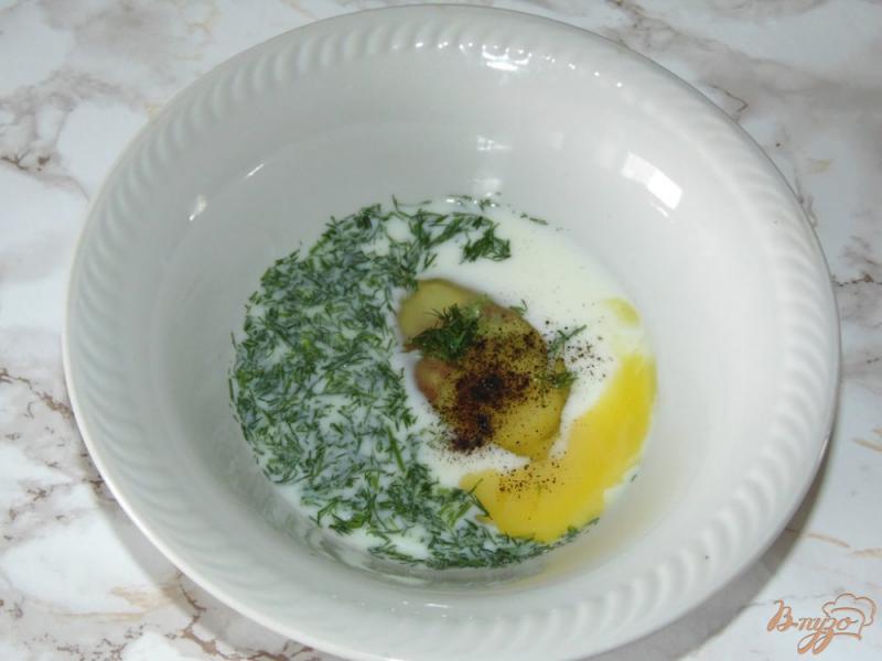 Фото приготовление рецепта: Яичные гренки с помидором и бужениной шаг №1