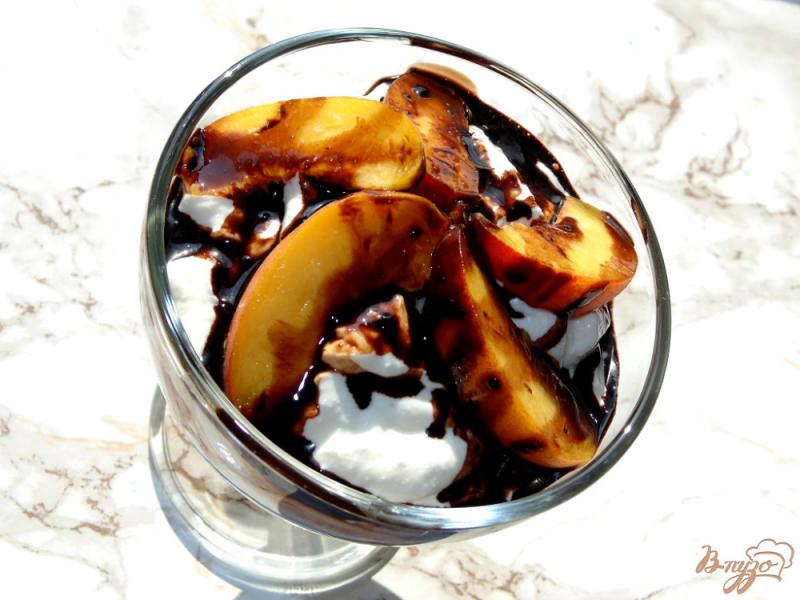 Фото приготовление рецепта: Творожный десерт со свежим персиком шаг №8