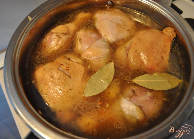 Фото приготовление рецепта: Курица в соево-чесночном соусе шаг №4