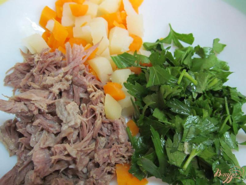 Фото приготовление рецепта: Салат из жаренного баклажана с мясом шаг №2