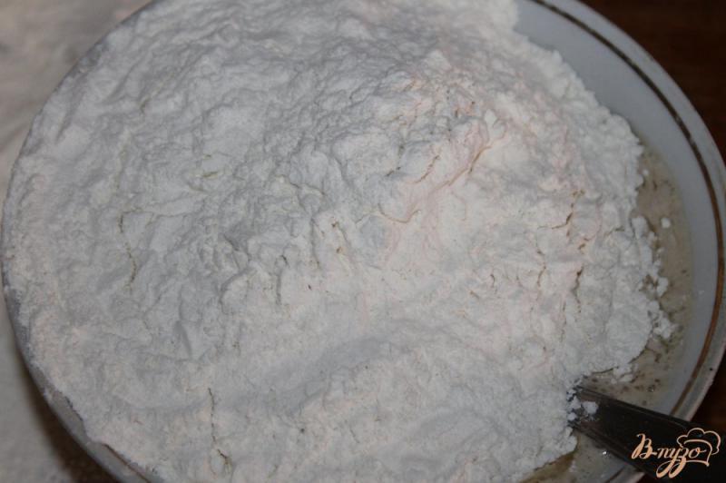 Фото приготовление рецепта: Пирог с сардины, рисом и луком шаг №5