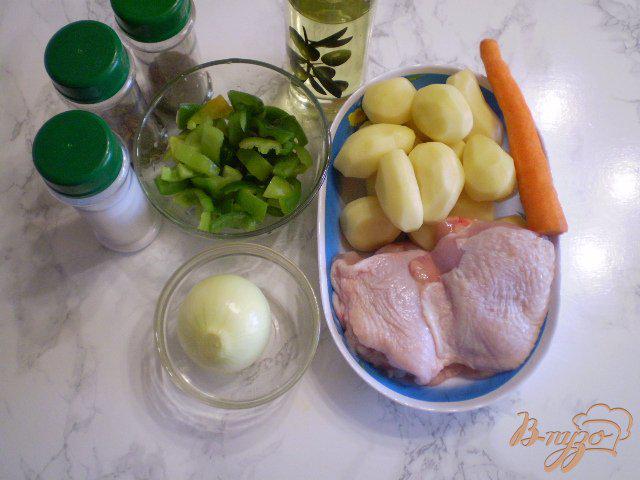 Фото приготовление рецепта: Запеченные бедра с овощами в духовке шаг №1
