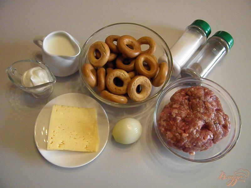 Фото приготовление рецепта: Закусочные бублики с фаршем и сыром шаг №1