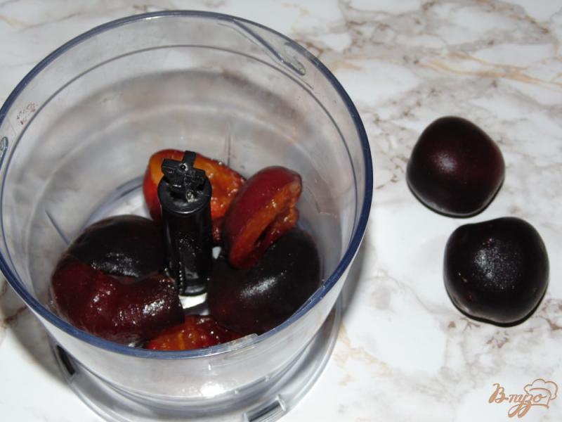 Фото приготовление рецепта: Куриное филе запеченное в соусе из черных абрикосов шаг №3