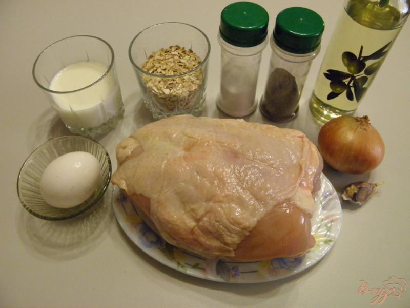 Фото приготовление рецепта: Котлеты куриные с овсянкой и молоком шаг №1
