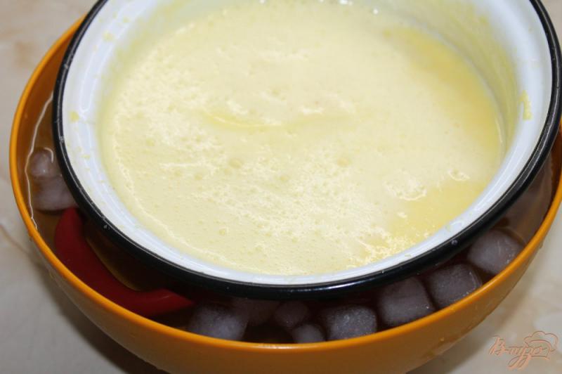 Фото приготовление рецепта: Мороженое с бананом, шоколадом и сгущенным молоком шаг №8