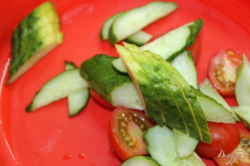 Фото приготовление рецепта: Овощной салат с кукурузой шаг №3