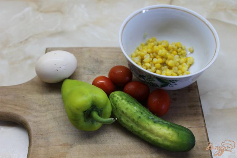 Фото приготовление рецепта: Овощной салат с кукурузой шаг №1