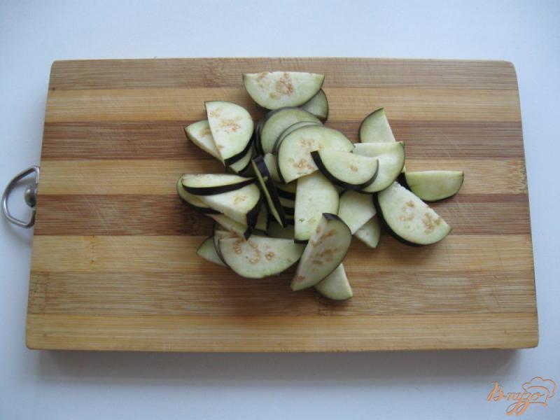 Фото приготовление рецепта: Салат из помидор с баклажанами шаг №2