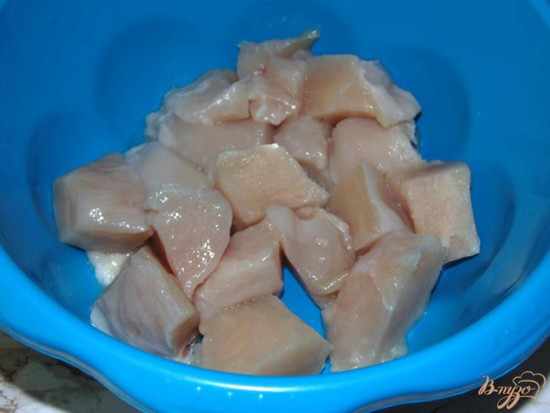 Фото приготовление рецепта: Куриное филе запеченное в соусе Ткемали шаг №1
