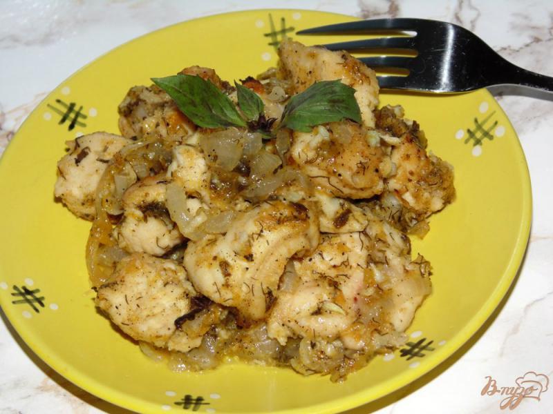 Фото приготовление рецепта: Куриное филе запеченное в соусе Ткемали шаг №6