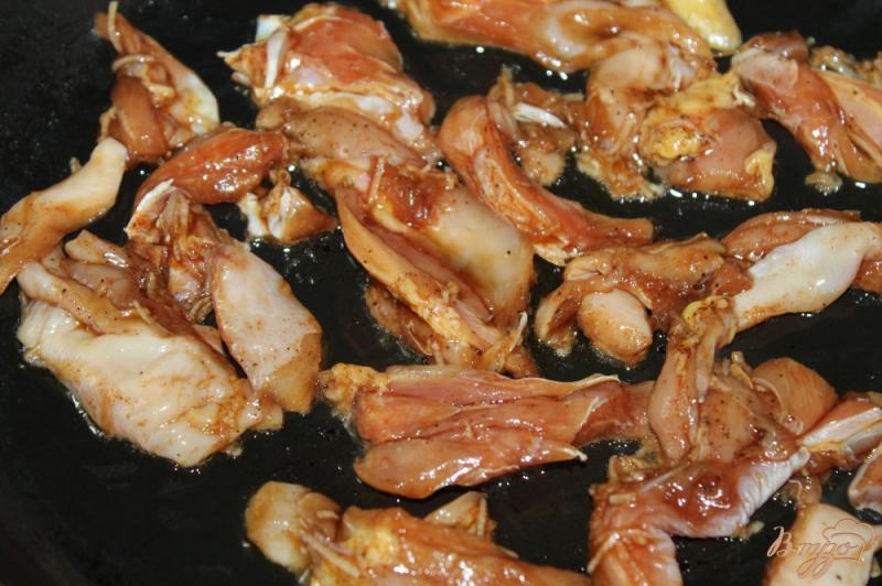 Фото приготовление рецепта: Домашняя острая шаурма с курицей и овощами шаг №2