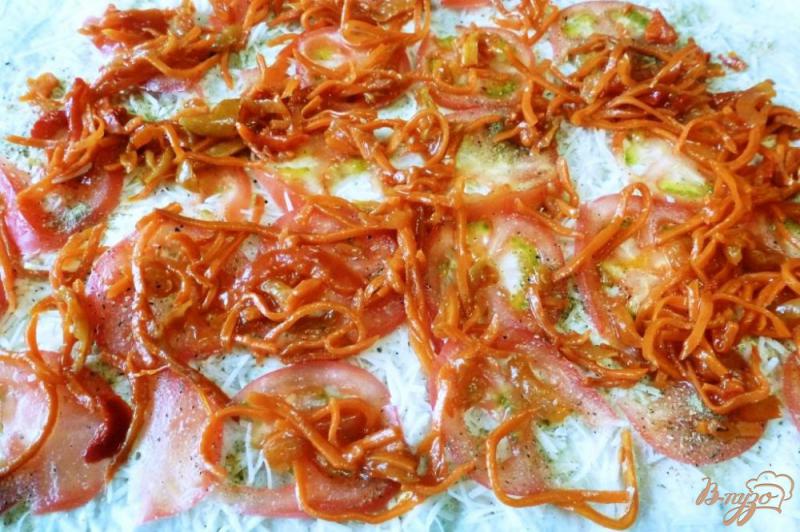 Фото приготовление рецепта: Рулет из лаваша с помидором и корейской морковью шаг №4