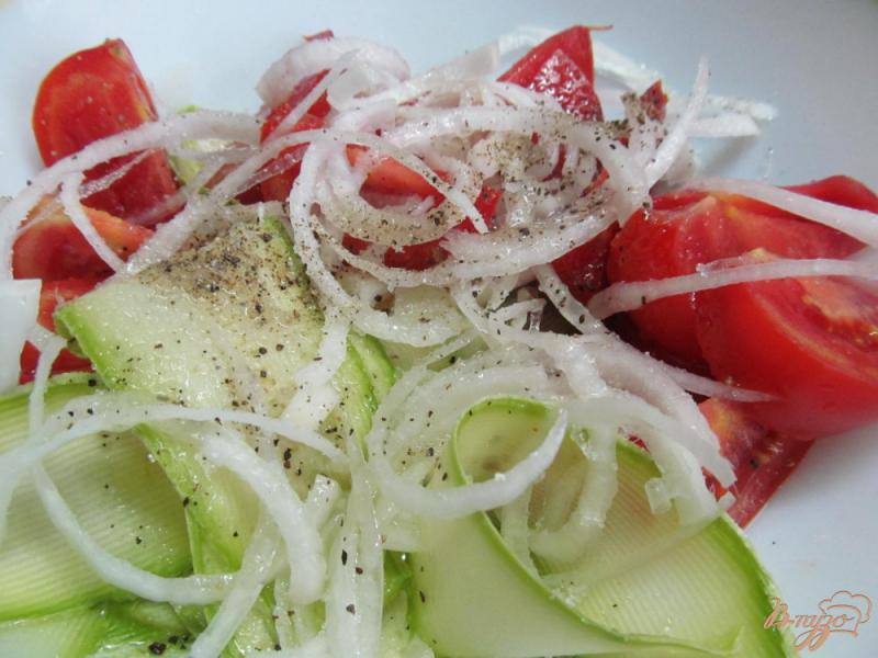 Фото приготовление рецепта: Салат из кабачка шаг №2