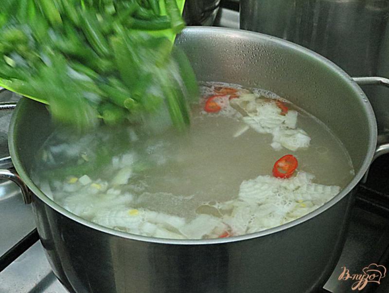 Фото приготовление рецепта: Суп с фрикадельками, помидорами и рисом шаг №7