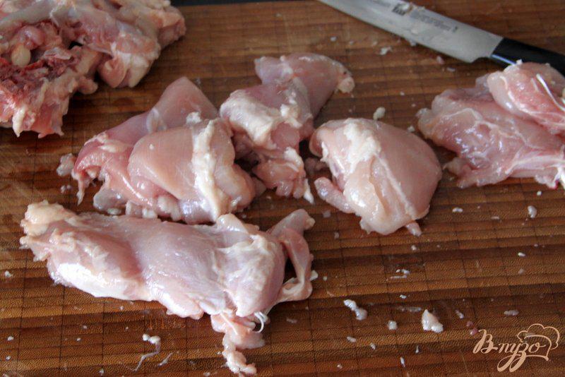 Фото приготовление рецепта: Рагу из курицы с горошком и морковью шаг №1