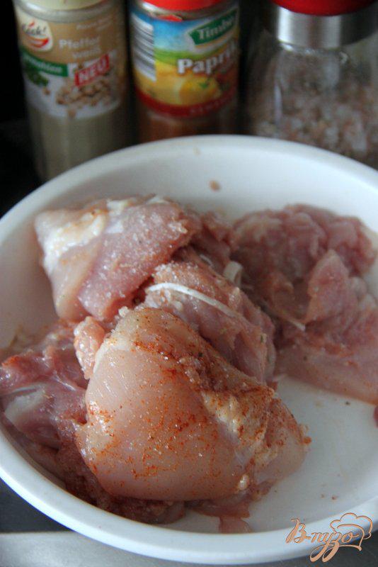 Фото приготовление рецепта: Рагу из курицы с горошком и морковью шаг №7