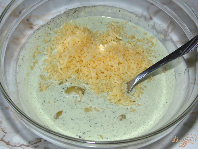 Фото приготовление рецепта: Соус с зелеными оливками и твердым сыром шаг №5