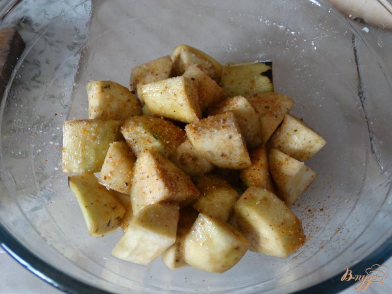 Фото приготовление рецепта: Теплый салат из баклажанов и кукурузой шаг №1